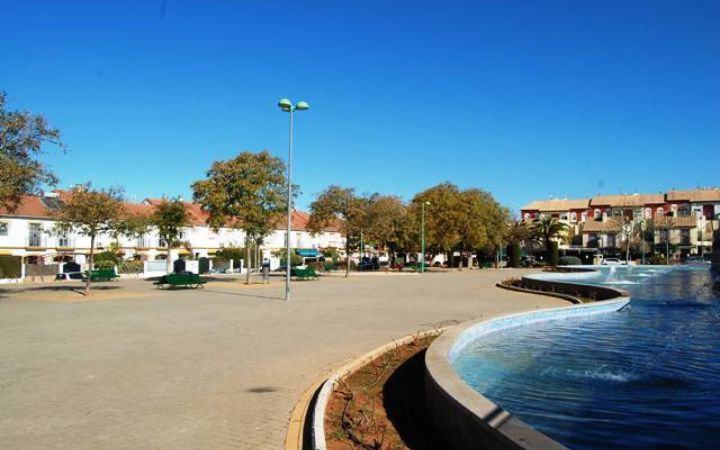 plazas y fuentes